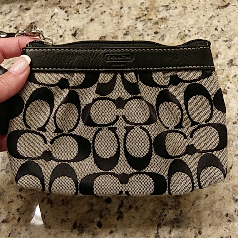 Coach wristlet💄
